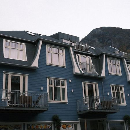 Blue House Dormitory Ода Екстериор снимка